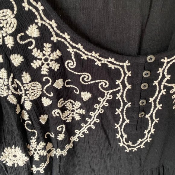 Meadow Rue Anthropologie Black Embroidered Blouse - Picture 4 of 5